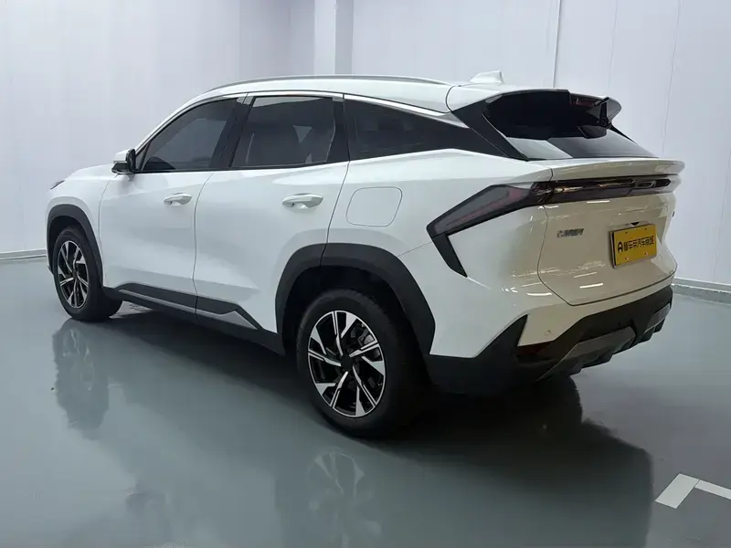 2024 Geely Galaxy L7 с пробегом 22 000 км