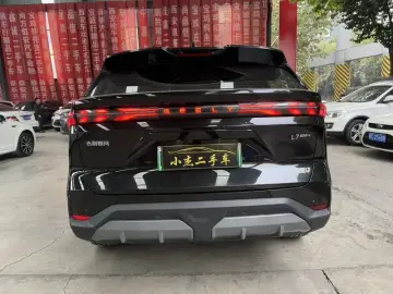 2025 Geely Galaxy L7 с пробегом 32 000 км
