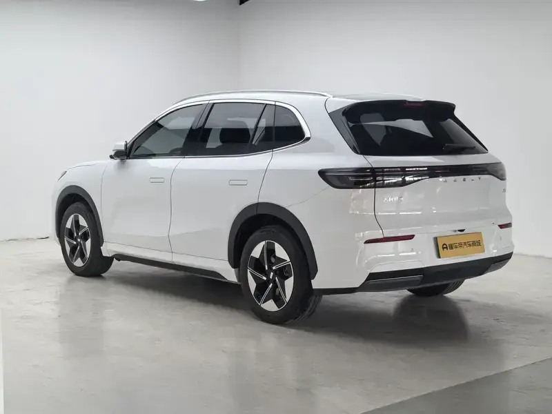 2024 Geely Galaxy E5 с пробегом 55 000 км