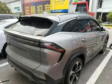 2024 Geely Galaxy L7 с пробегом 25 000 км