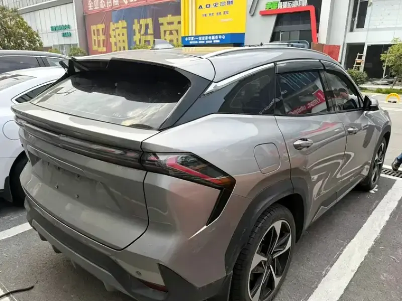 2024 Geely Galaxy L7 с пробегом 25 000 км