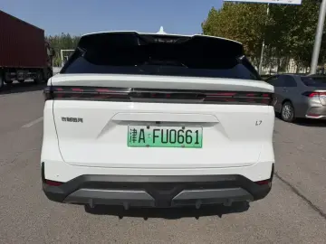 2023 Geely Galaxy L7 с пробегом 19 000 км