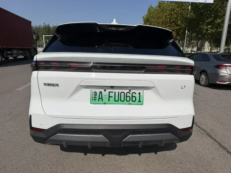 2023 Geely Galaxy L7 с пробегом 19 000 км