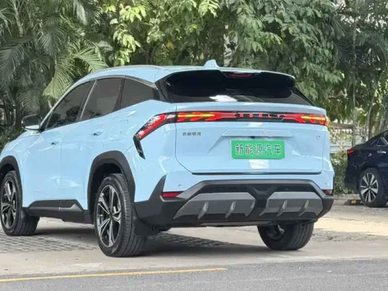 2023 Geely Galaxy L7 с пробегом 65 000 км