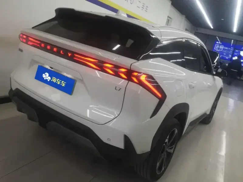 2024 Geely Galaxy L7 с пробегом 41 000 км