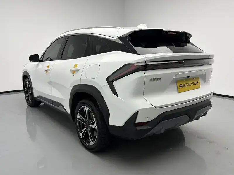 2024 Geely Galaxy L7 с пробегом 66 000 км
