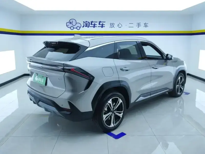 2024 Geely Galaxy L7 с пробегом 44 000 км