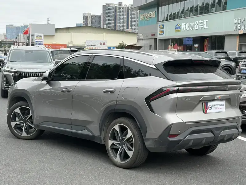 2024 Geely Galaxy L7 с пробегом 43 500 км