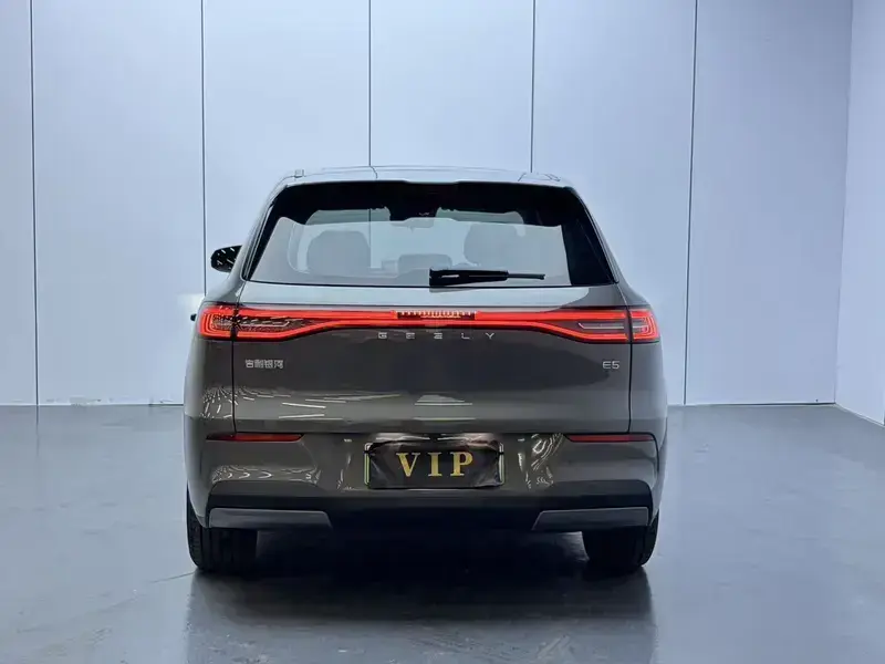 2024 Geely Galaxy E5 с пробегом 27 800 км