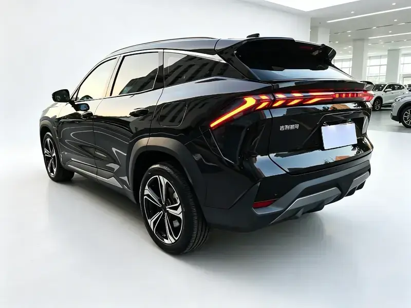 2023 Geely Galaxy L7 с пробегом 23 000 км