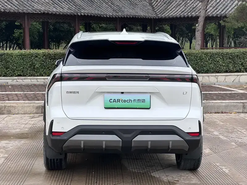 2024 Geely Galaxy L7 с пробегом 23 000 км
