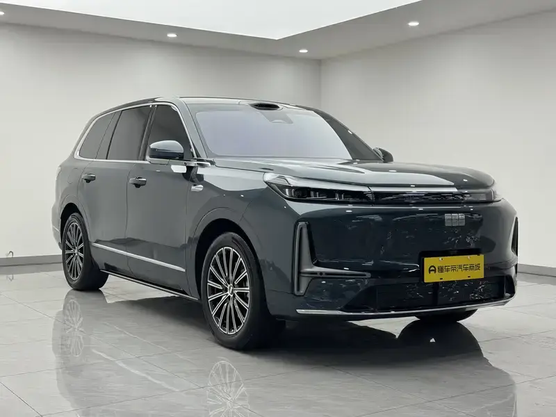 2025 Geely Galaxy M9 с пробегом 27 500 км