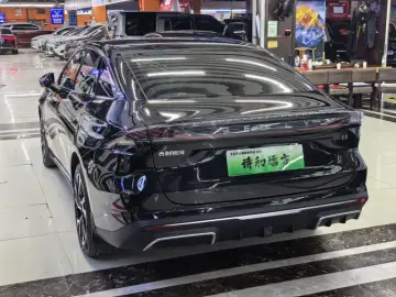 2023 Geely Galaxy L6 с пробегом 38 000 км