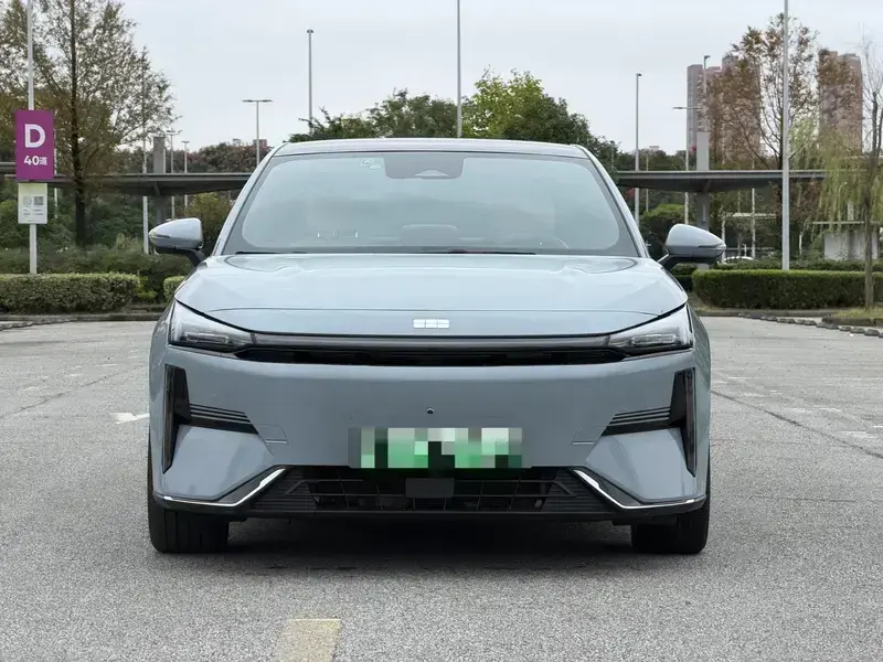 2023 Geely Galaxy L6 с пробегом 65 000 км