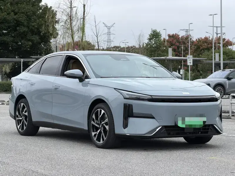 2023 Geely Galaxy L6 с пробегом 65 000 км