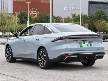2023 Geely Galaxy L6 с пробегом 65 000 км