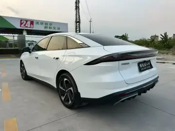 2024 Geely Galaxy L6 с пробегом 136 000 км