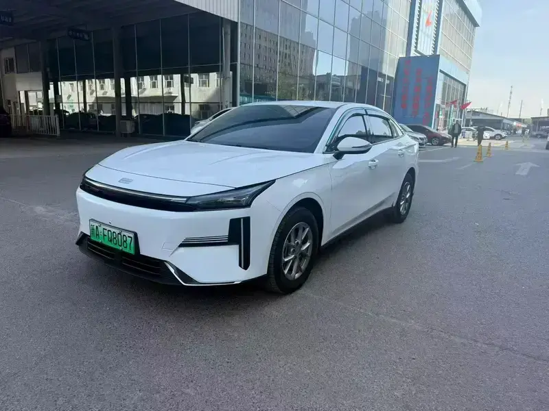 2025 Geely Galaxy L6 с пробегом 45 000 км