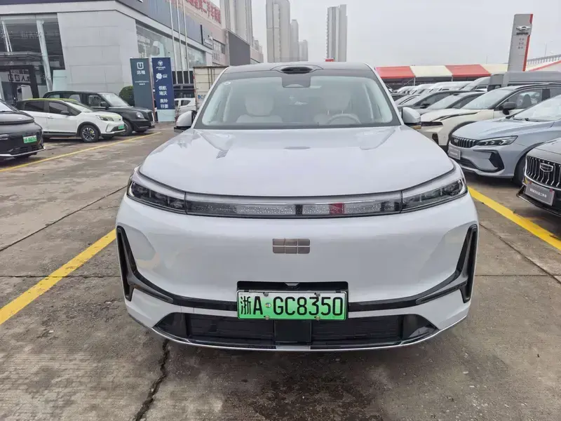 2025 Geely Galaxy M9 с пробегом 9 000 км