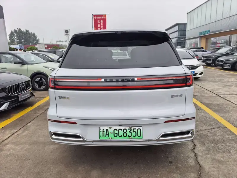 2025 Geely Galaxy M9 с пробегом 9 000 км
