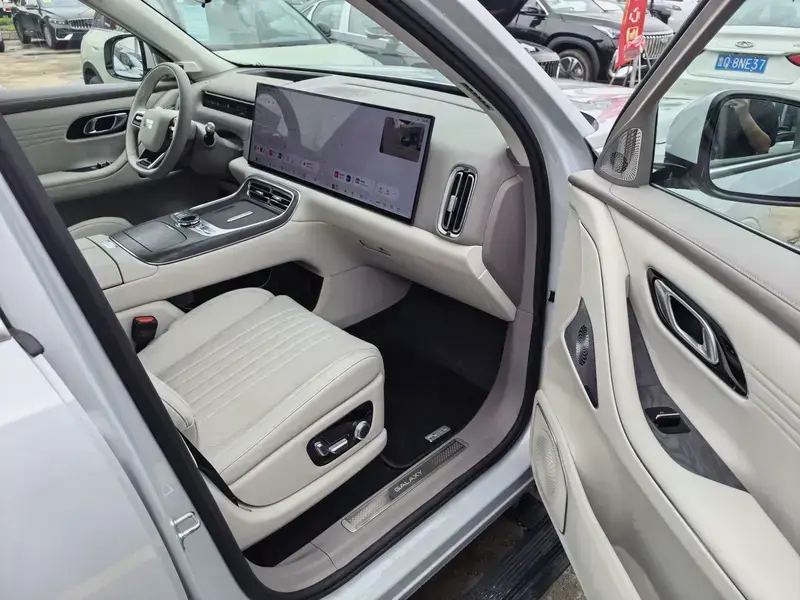 2025 Geely Galaxy M9 с пробегом 9 000 км