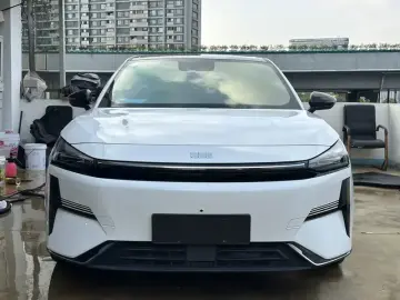 2023 Geely Galaxy L6 с пробегом 30 000 км