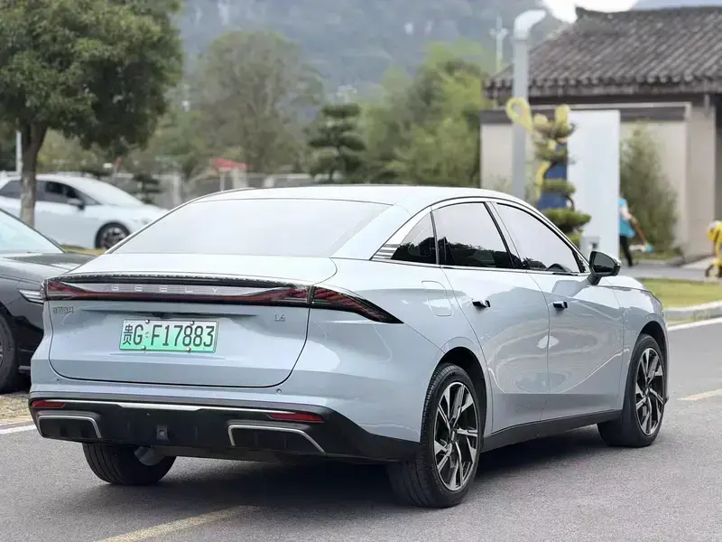 2023 Geely Galaxy L6 с пробегом 59 000 км