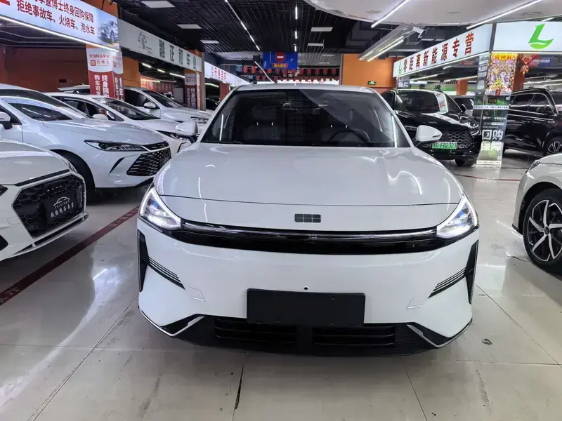 2025 Geely Galaxy L6 с пробегом 30 000 км