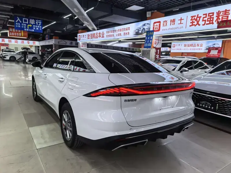 2025 Geely Galaxy L6 с пробегом 30 000 км
