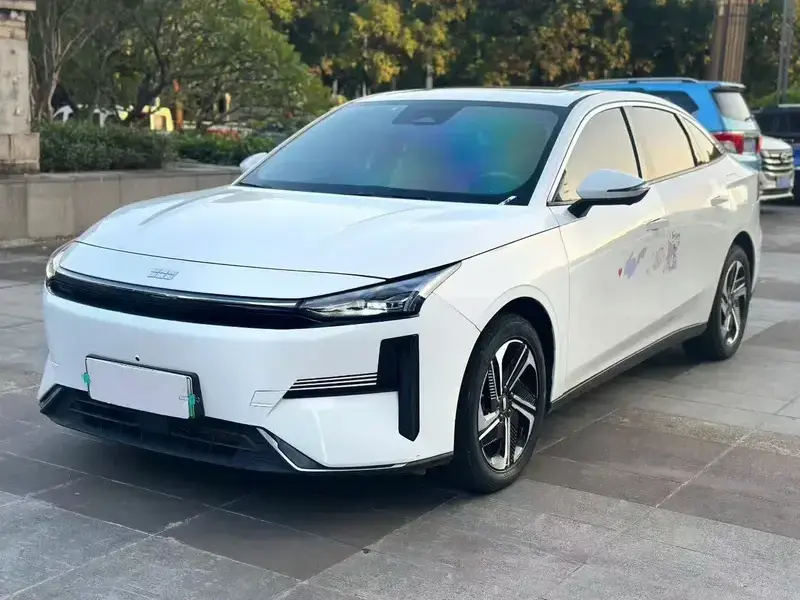 2024 Geely Galaxy L6 с пробегом 57 000 км