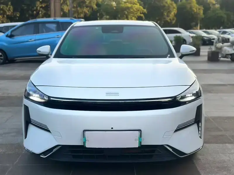 2024 Geely Galaxy L6 с пробегом 57 000 км