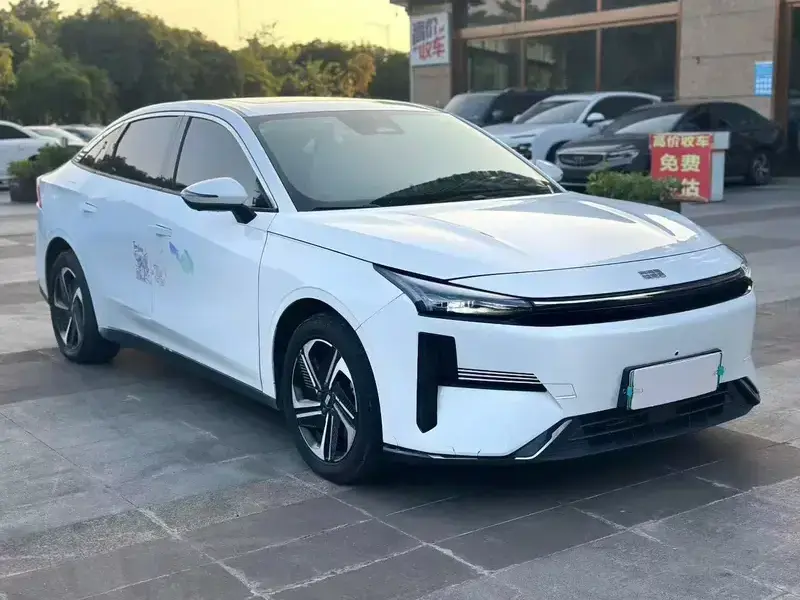 2024 Geely Galaxy L6 с пробегом 57 000 км
