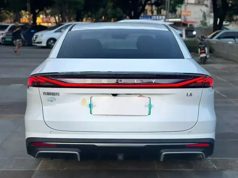 2024 Geely Galaxy L6 с пробегом 57 000 км