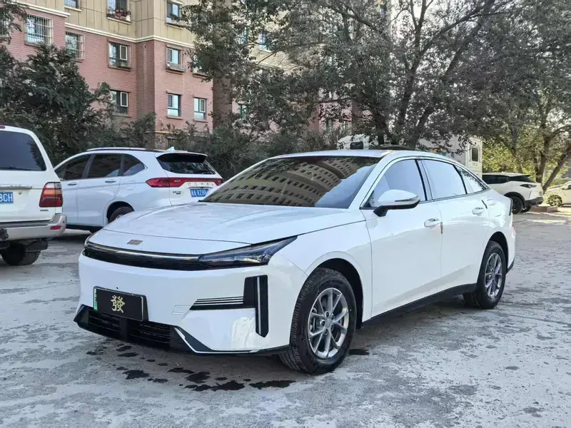 2025 Geely Galaxy L6 с пробегом 7 000 км