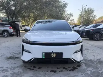 2025 Geely Galaxy L6 с пробегом 7 000 км