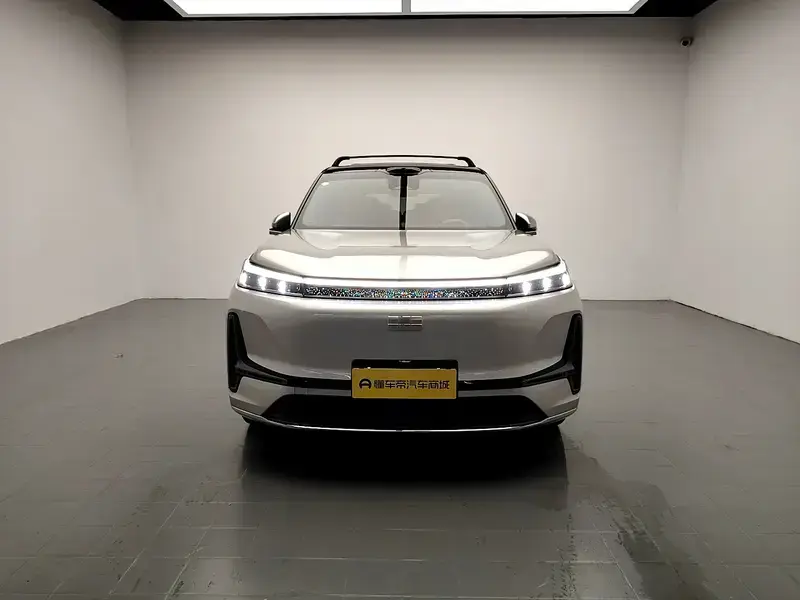 2025 Geely Galaxy M9 с пробегом 8 000 км