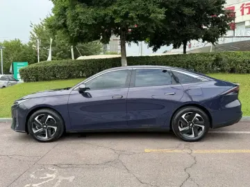 2023 Geely Galaxy L6 с пробегом 66 000 км