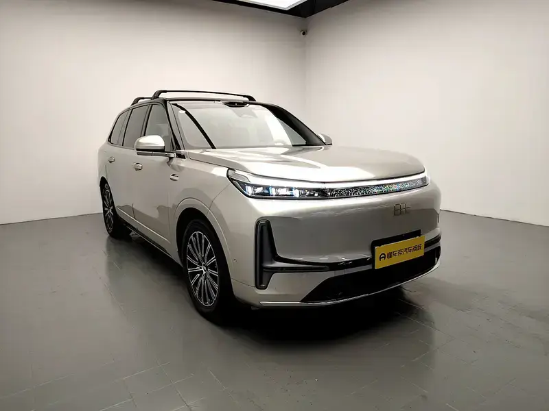 2025 Geely Galaxy M9 с пробегом 8 000 км
