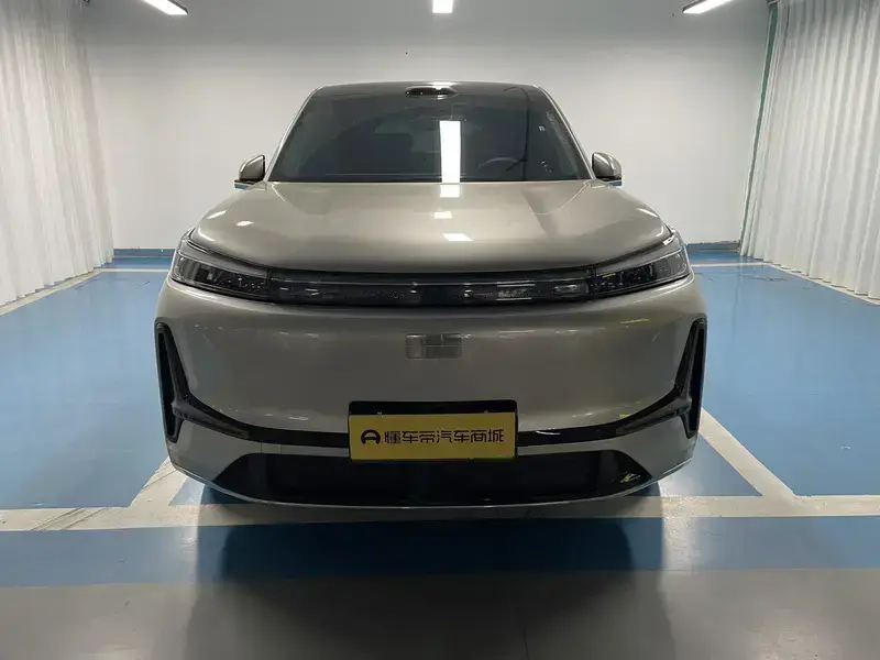 2025 Geely Galaxy M9 с пробегом 14 100 км