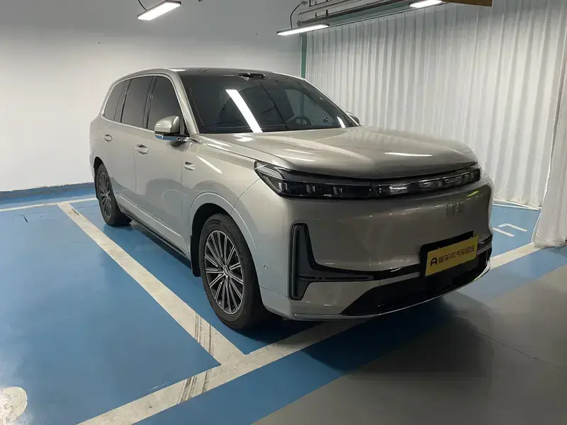 2025 Geely Galaxy M9 с пробегом 14 100 км