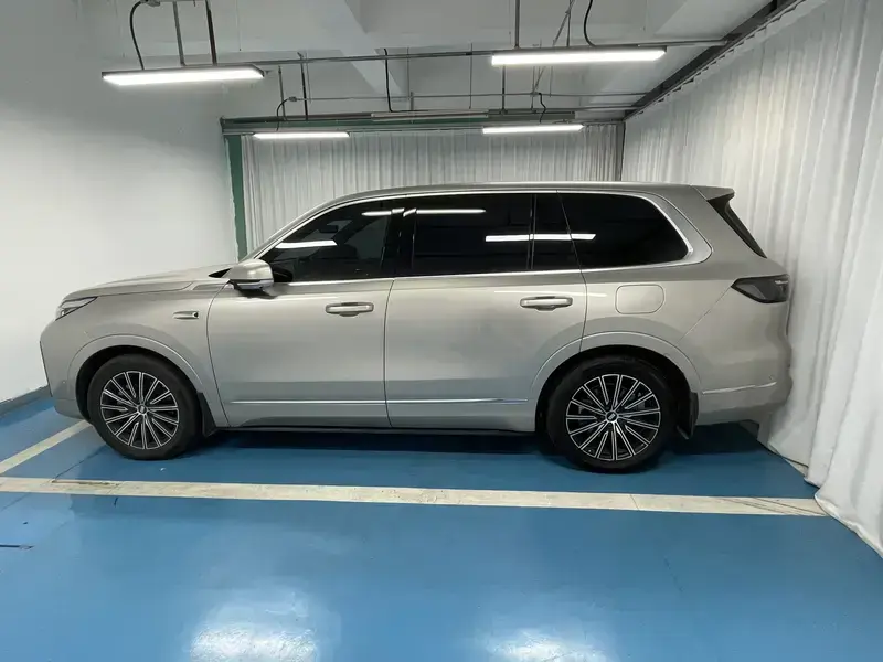 2025 Geely Galaxy M9 с пробегом 14 100 км