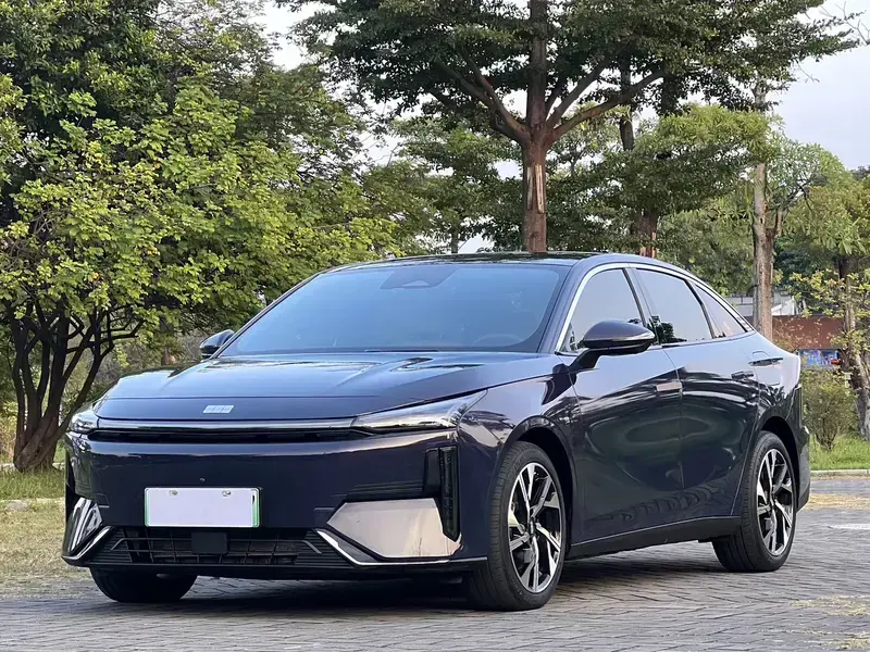 2023 Geely Galaxy L6 с пробегом 30 000 км