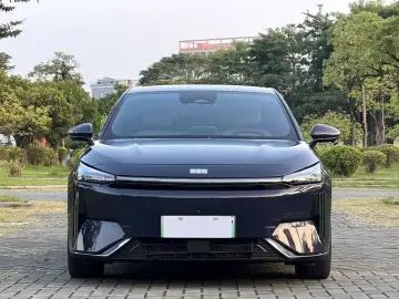 2023 Geely Galaxy L6 с пробегом 30 000 км