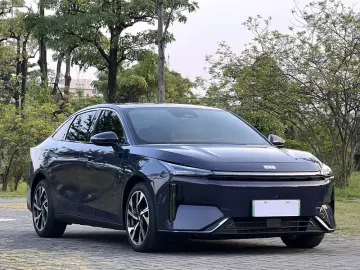 2023 Geely Galaxy L6 с пробегом 30 000 км