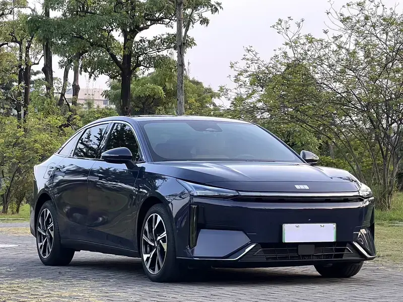 2023 Geely Galaxy L6 с пробегом 30 000 км