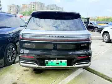 2025 Geely Galaxy M9 с пробегом 10 000 км