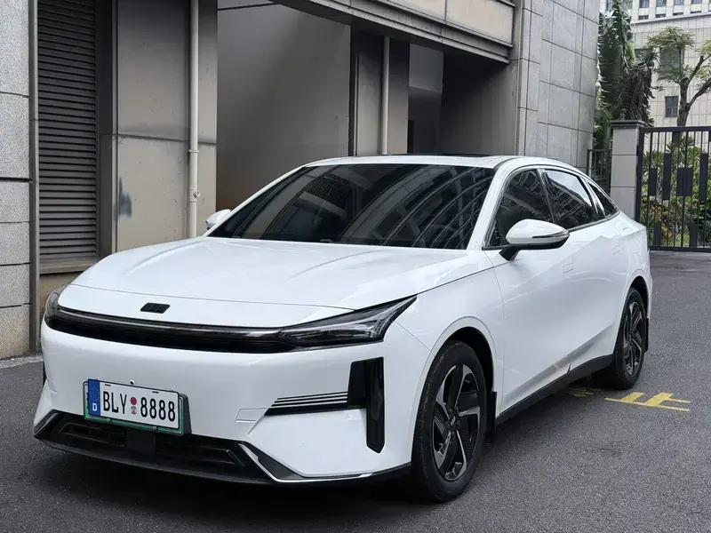 2024 Geely Galaxy L6 с пробегом 69 000 км