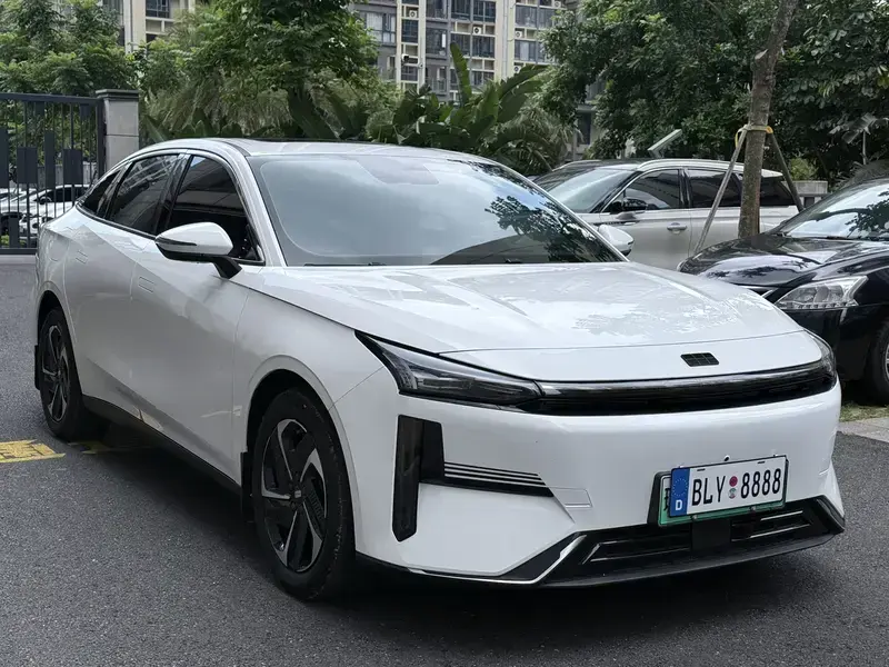 2024 Geely Galaxy L6 с пробегом 69 000 км