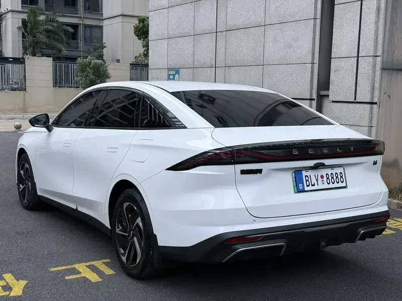 2024 Geely Galaxy L6 с пробегом 69 000 км