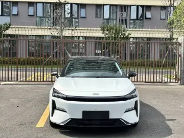 2023 Geely Galaxy L6 с пробегом 76 000 км
